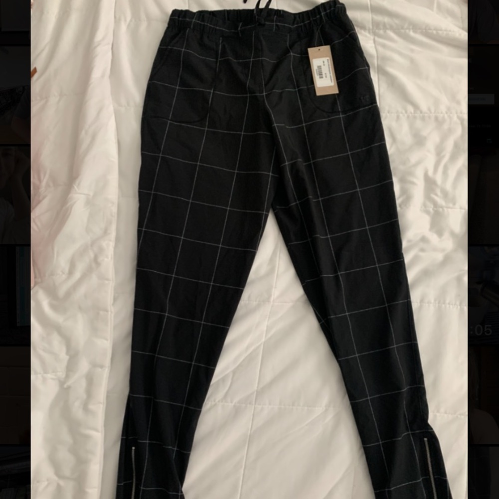 NWT BLACK WINDOWPANE JETSETTERS